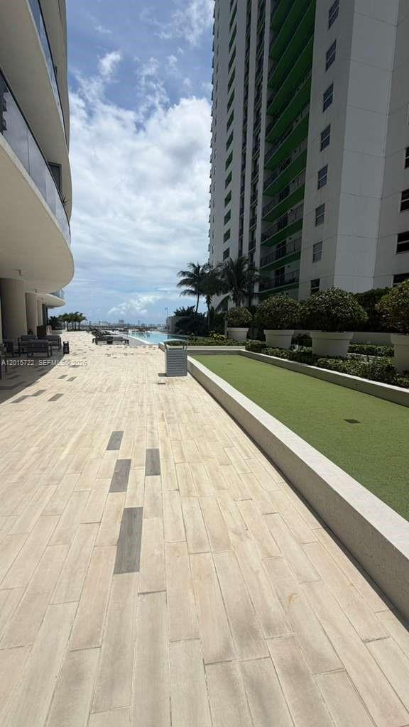 488 NE 18th St #3905, Miami FL 33132