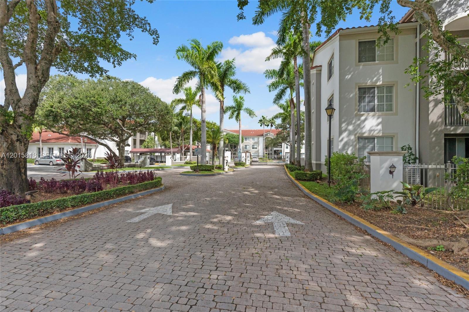 6861 SW 44th St #109, Miami FL 33155