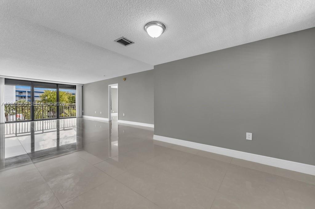 3100 NE 48th St #318, Fort Lauderdale FL 33308