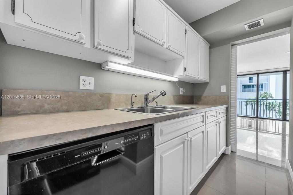 3100 NE 48th St #318, Fort Lauderdale FL 33308