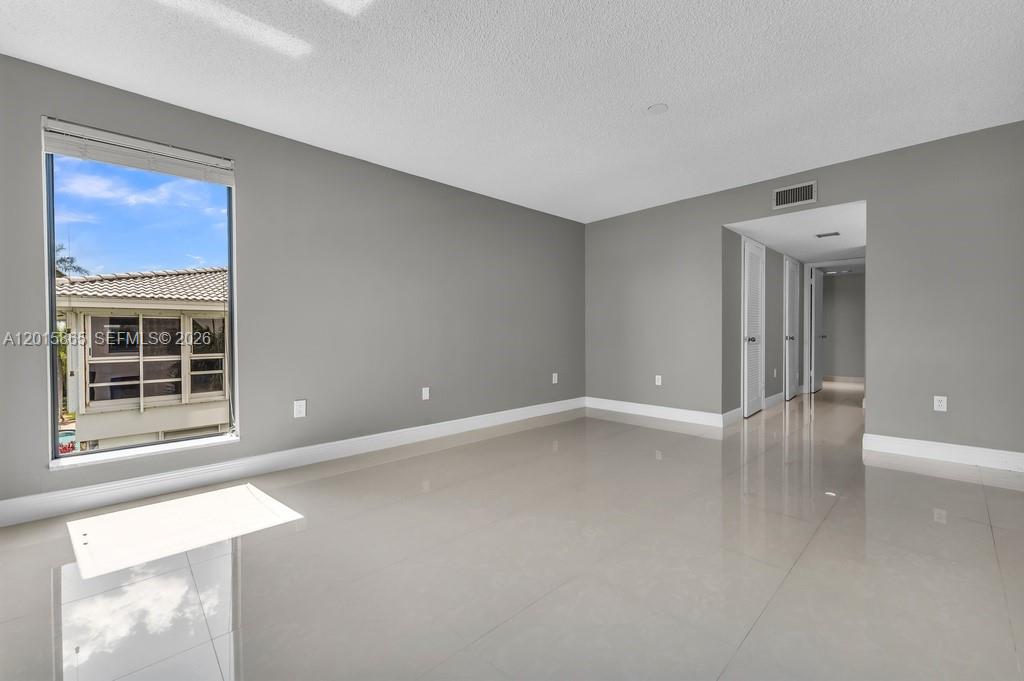 3100 NE 48th St #318, Fort Lauderdale FL 33308