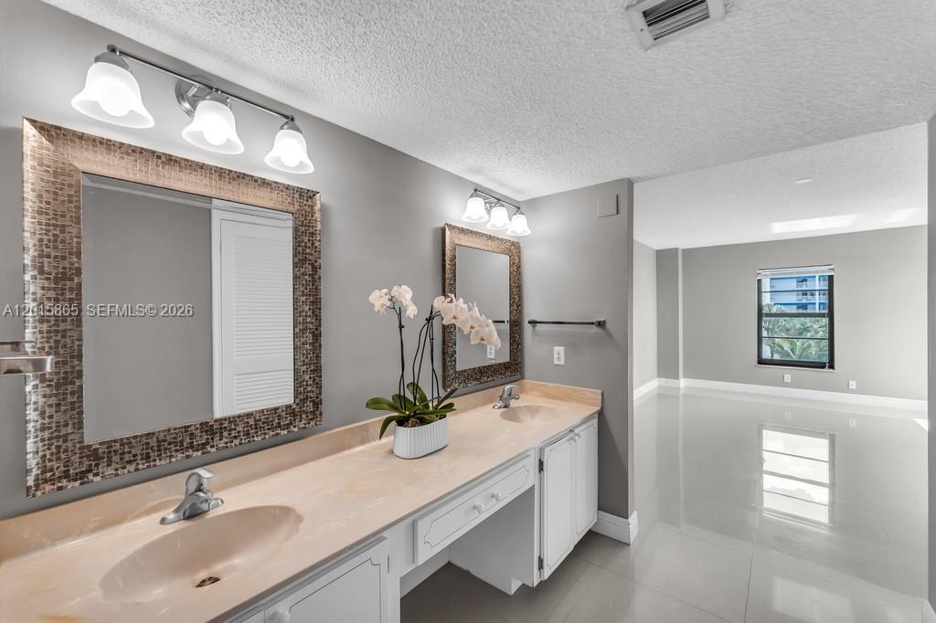 3100 NE 48th St #318, Fort Lauderdale FL 33308