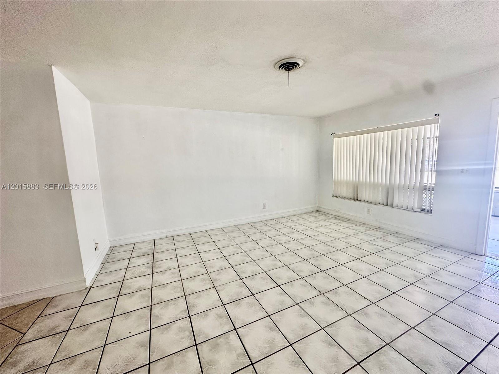 4616 NW 39th St, Lauderdale Lakes FL 33319