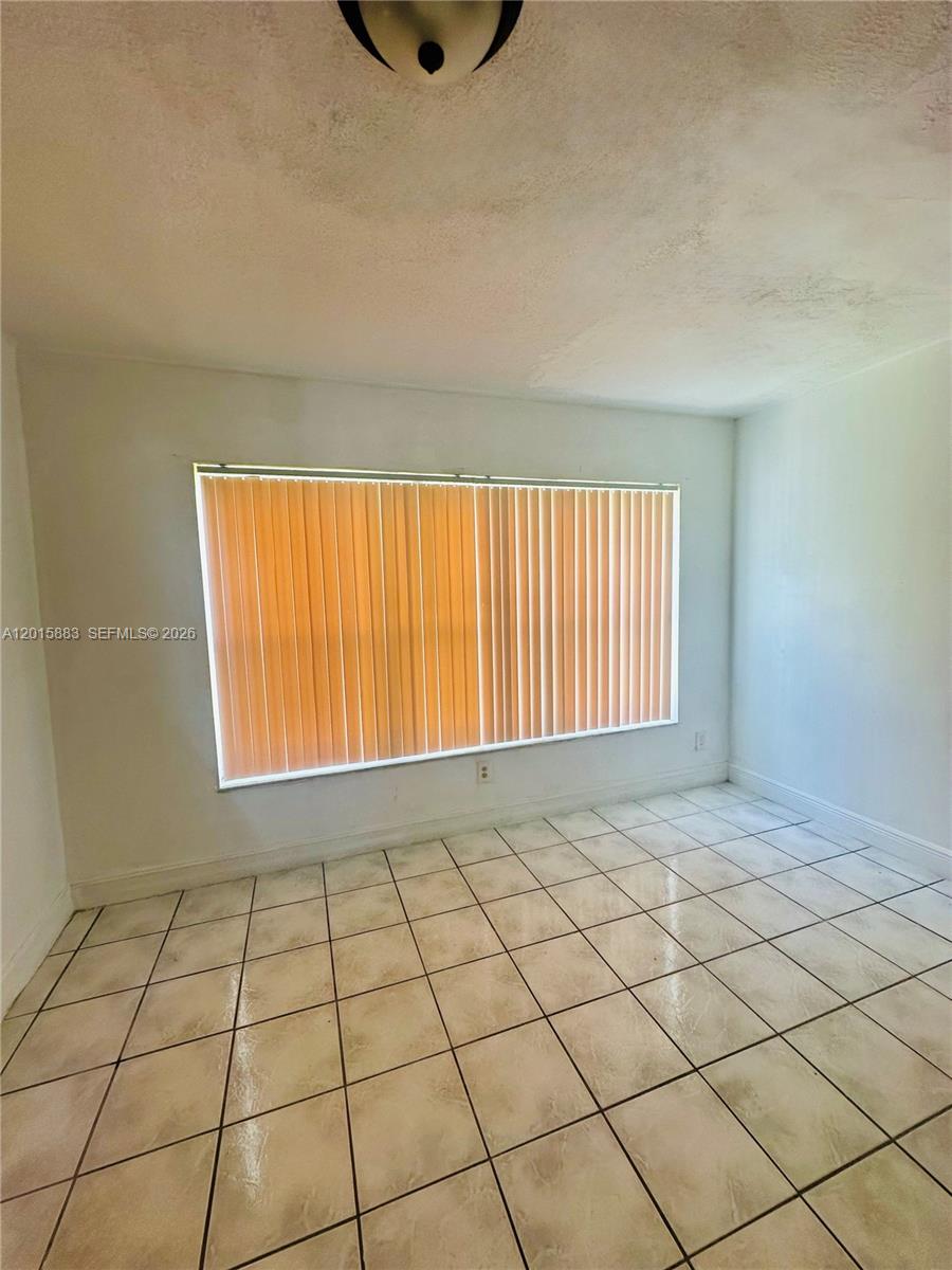 4616 NW 39th St, Lauderdale Lakes FL 33319