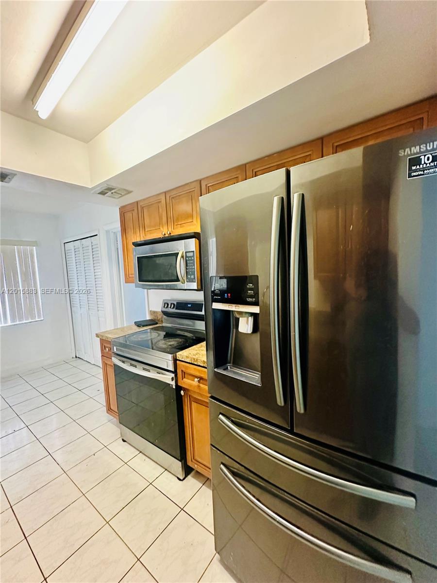 4616 NW 39th St, Lauderdale Lakes FL 33319