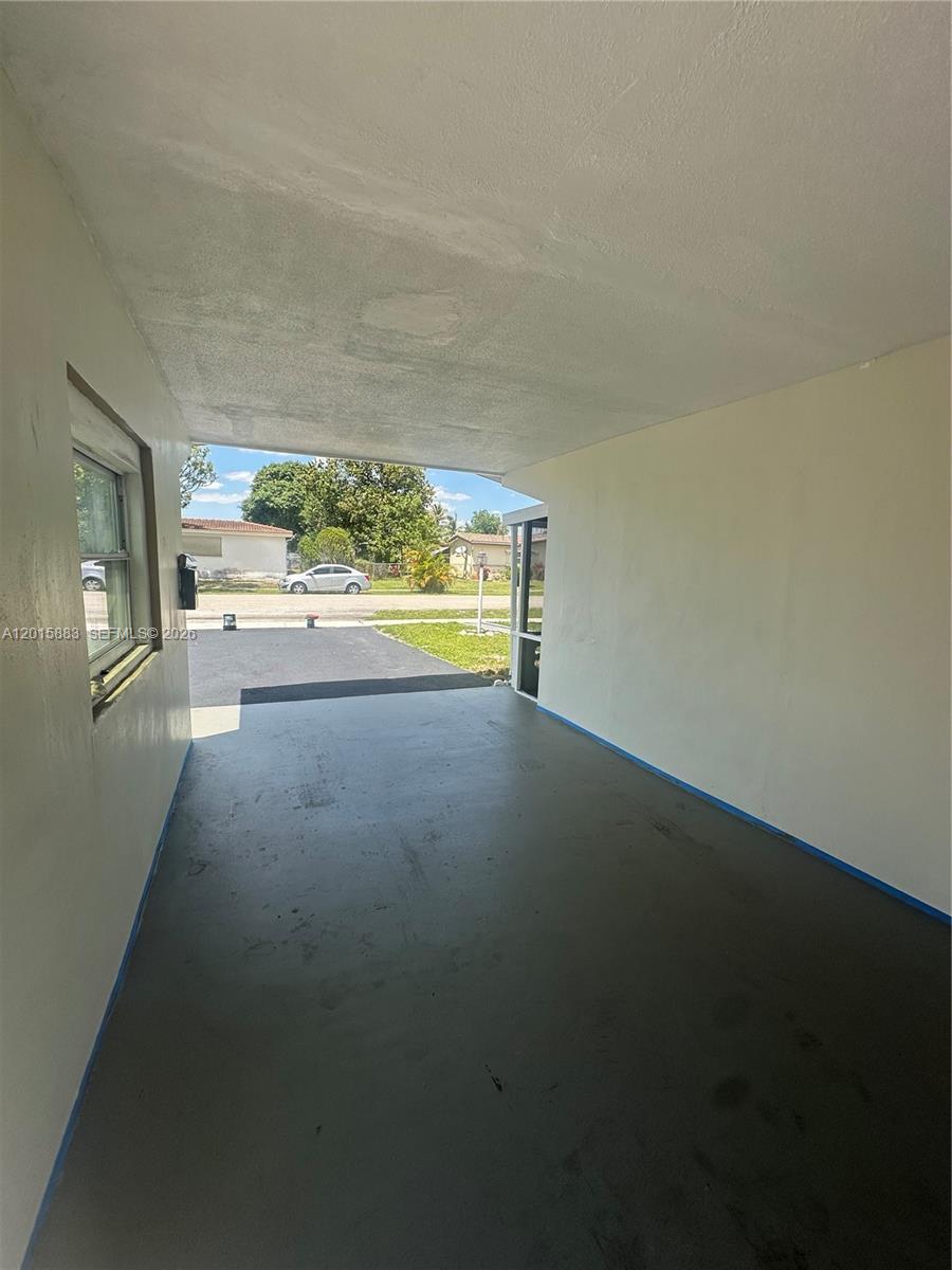 4616 NW 39th St, Lauderdale Lakes FL 33319