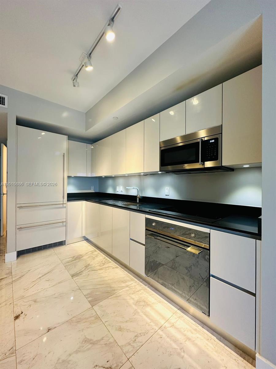 1010 Brickell Ave #4208, Miami FL 33131