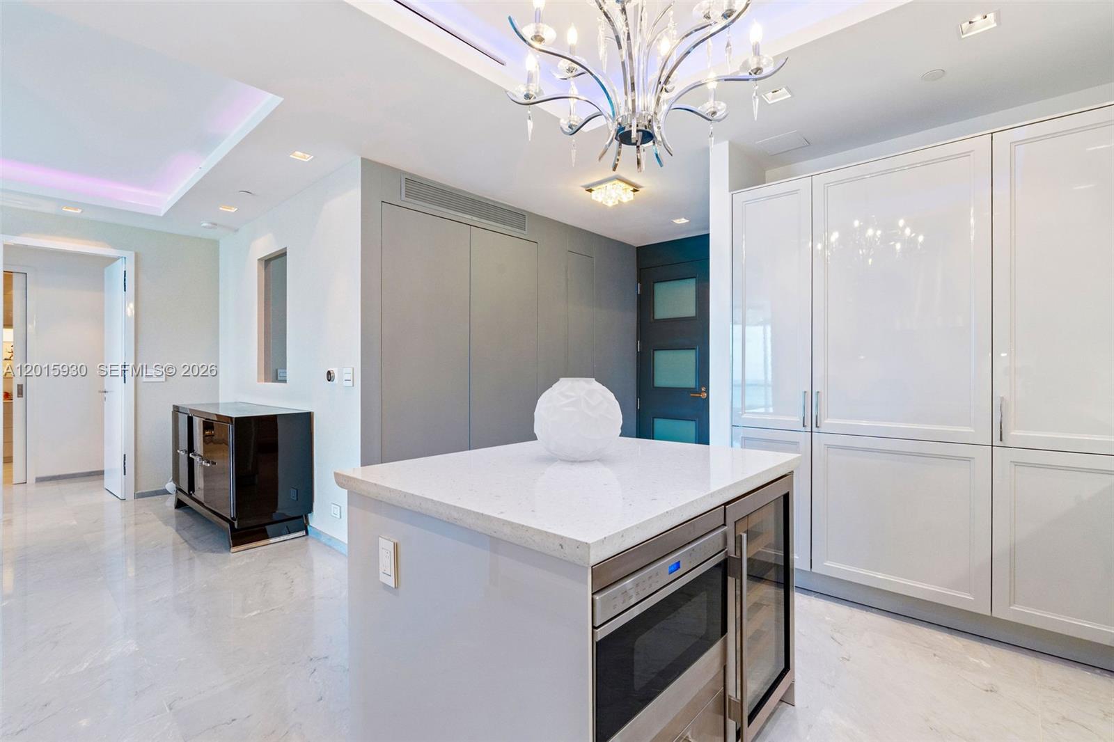 100 S Pointe Dr #2506, Miami Beach FL 33139