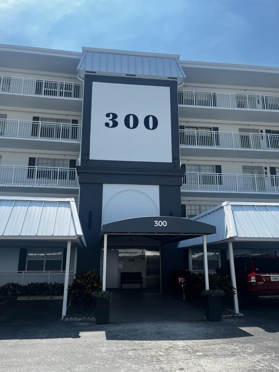 300 John F Kennedy Dr #101, Atlantis FL 33462