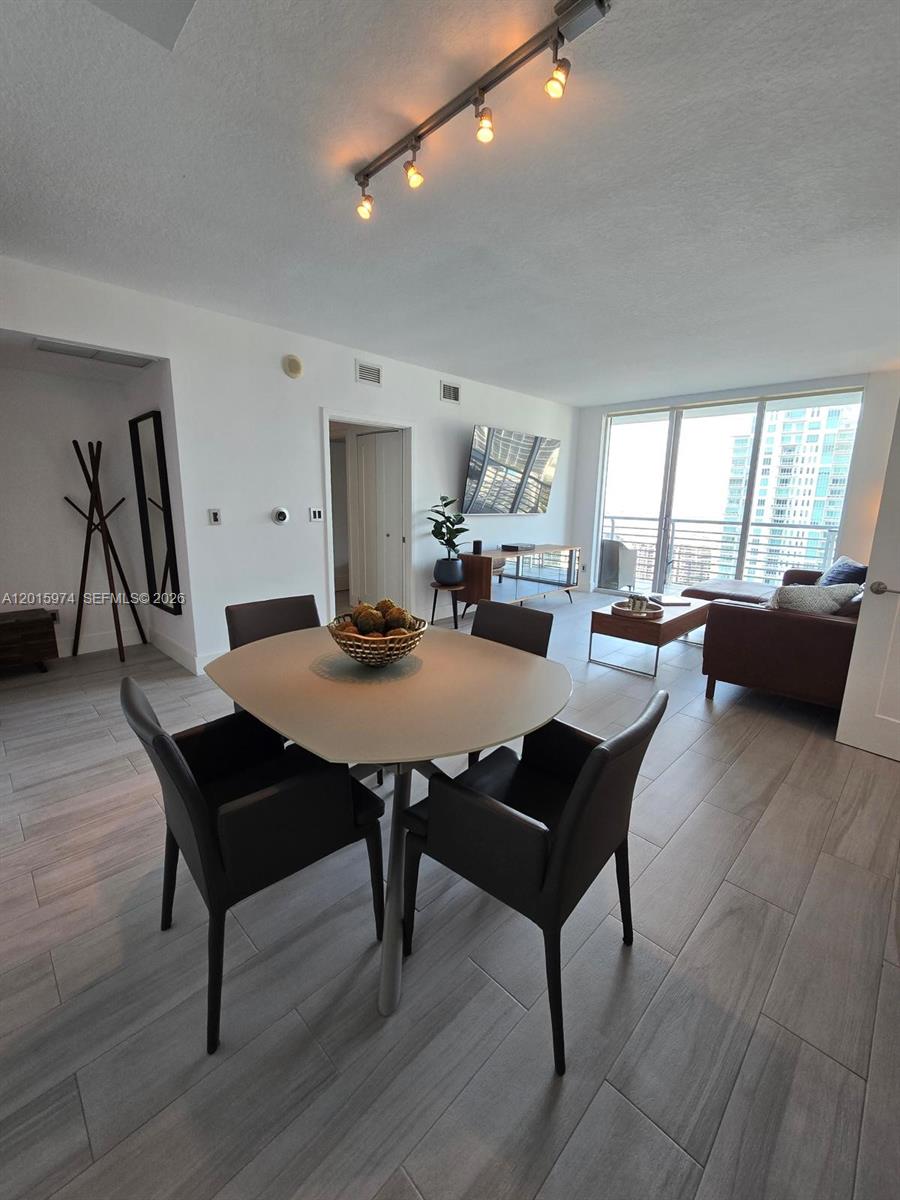 325 S Biscayne Blvd #3719, Miami FL 33131