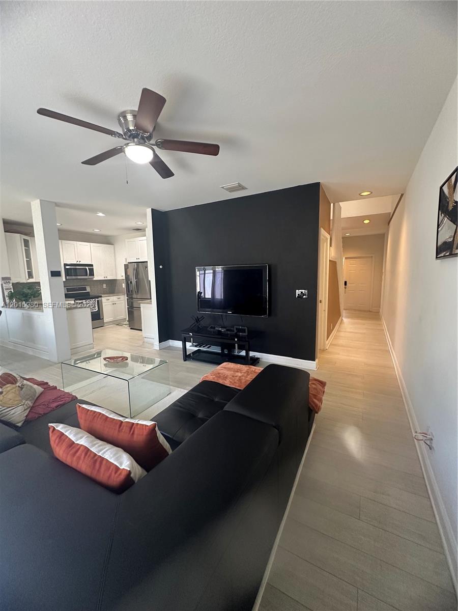 5402 Pointe Villa Dr #B, Lighthouse Point FL 33064