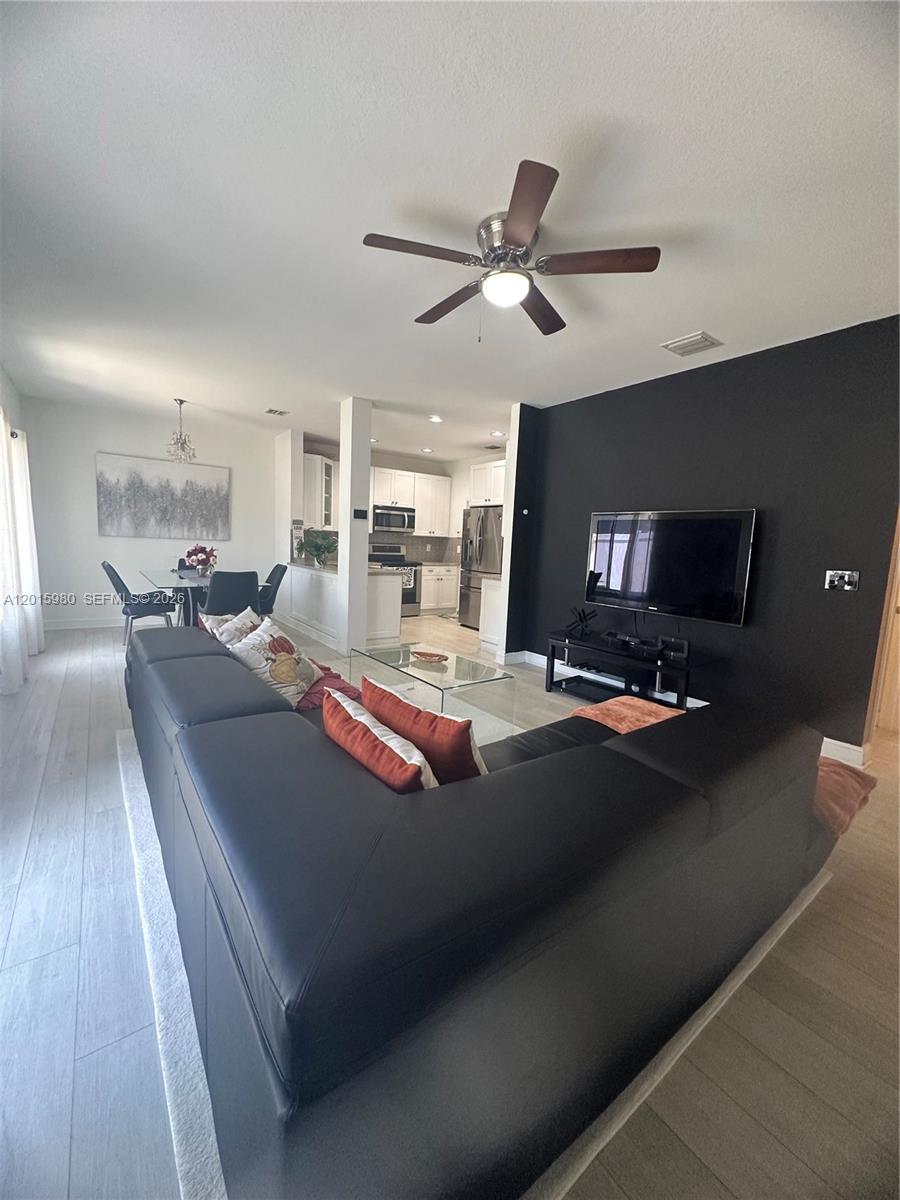 5402 Pointe Villa Dr #B, Lighthouse Point FL 33064