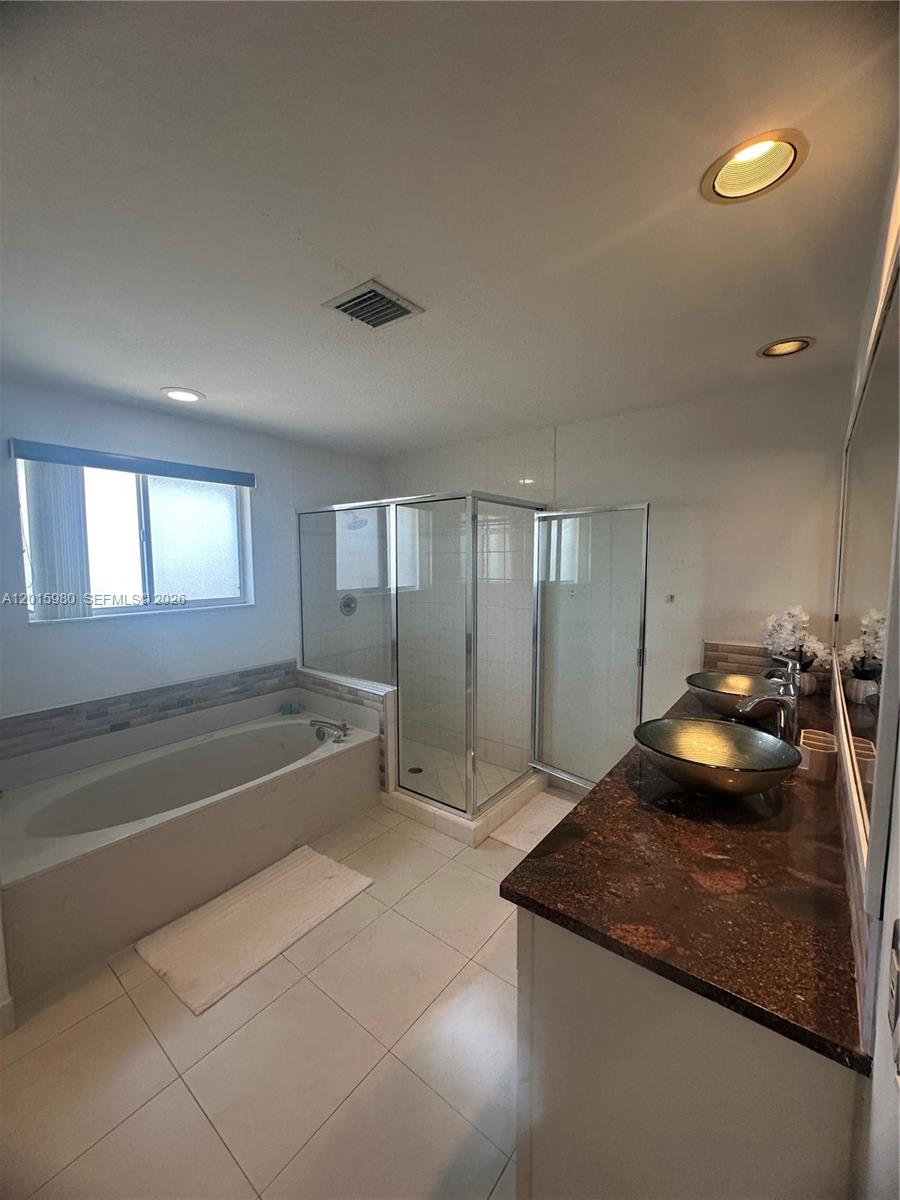 5402 Pointe Villa Dr #B, Lighthouse Point FL 33064