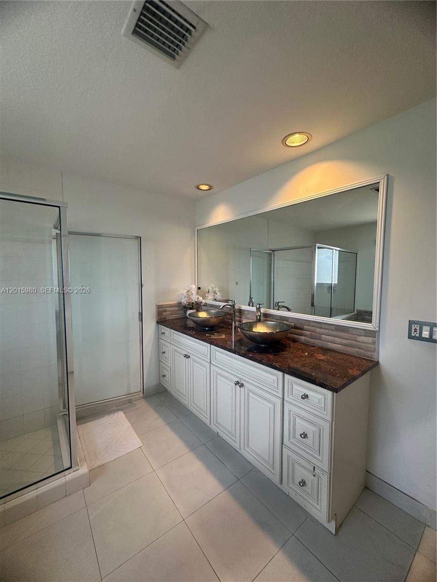 5402 Pointe Villa Dr #B, Lighthouse Point FL 33064