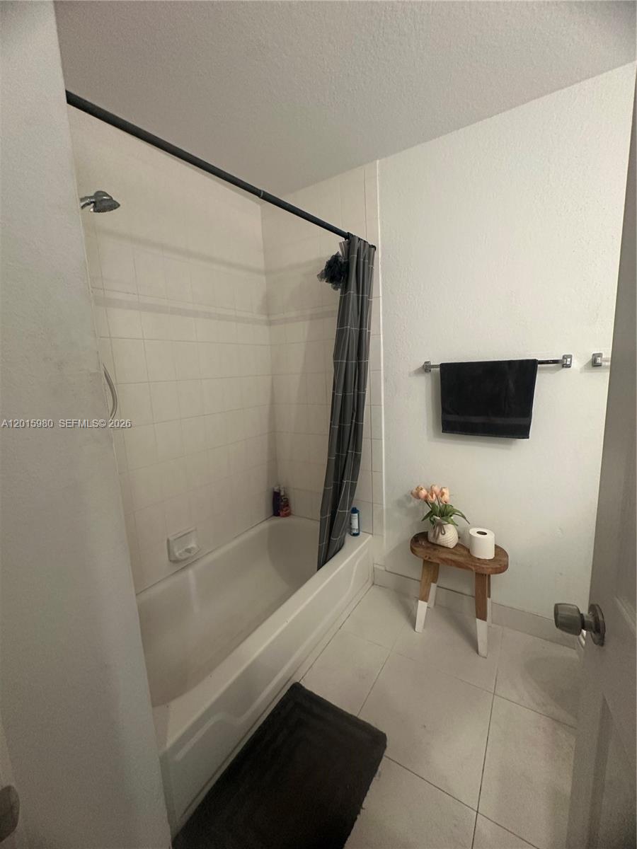 5402 Pointe Villa Dr #B, Lighthouse Point FL 33064