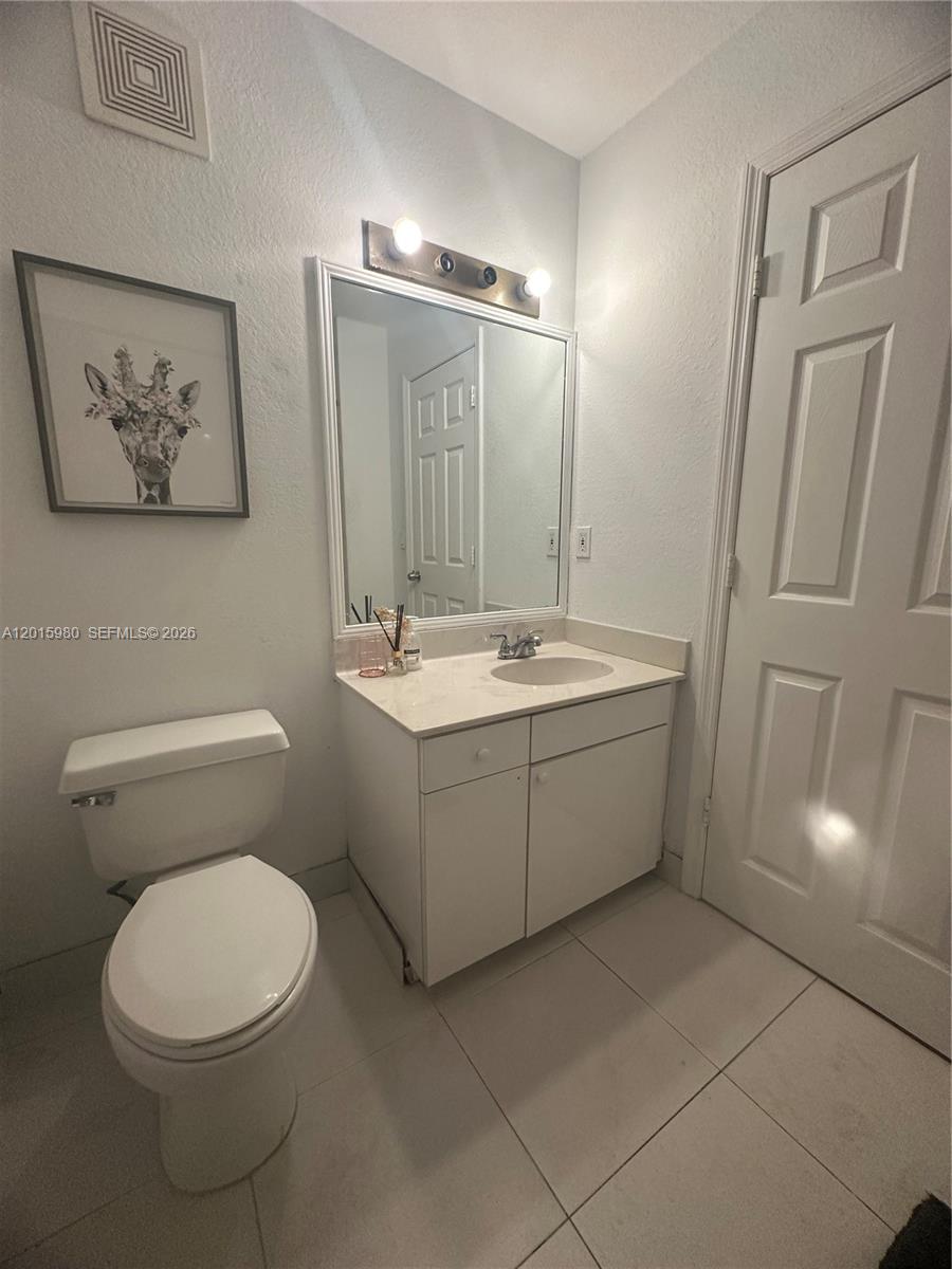 5402 Pointe Villa Dr #B, Lighthouse Point FL 33064