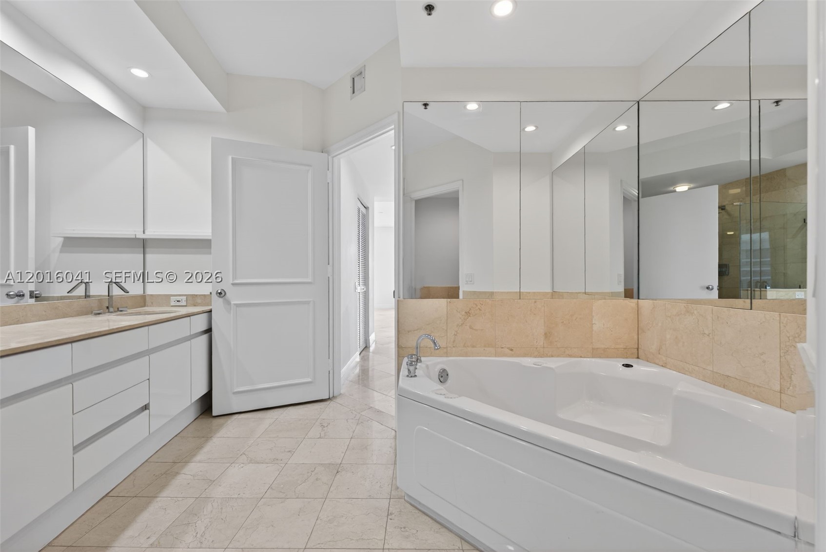 808 Brickell Key Dr #3304, Miami FL 33131