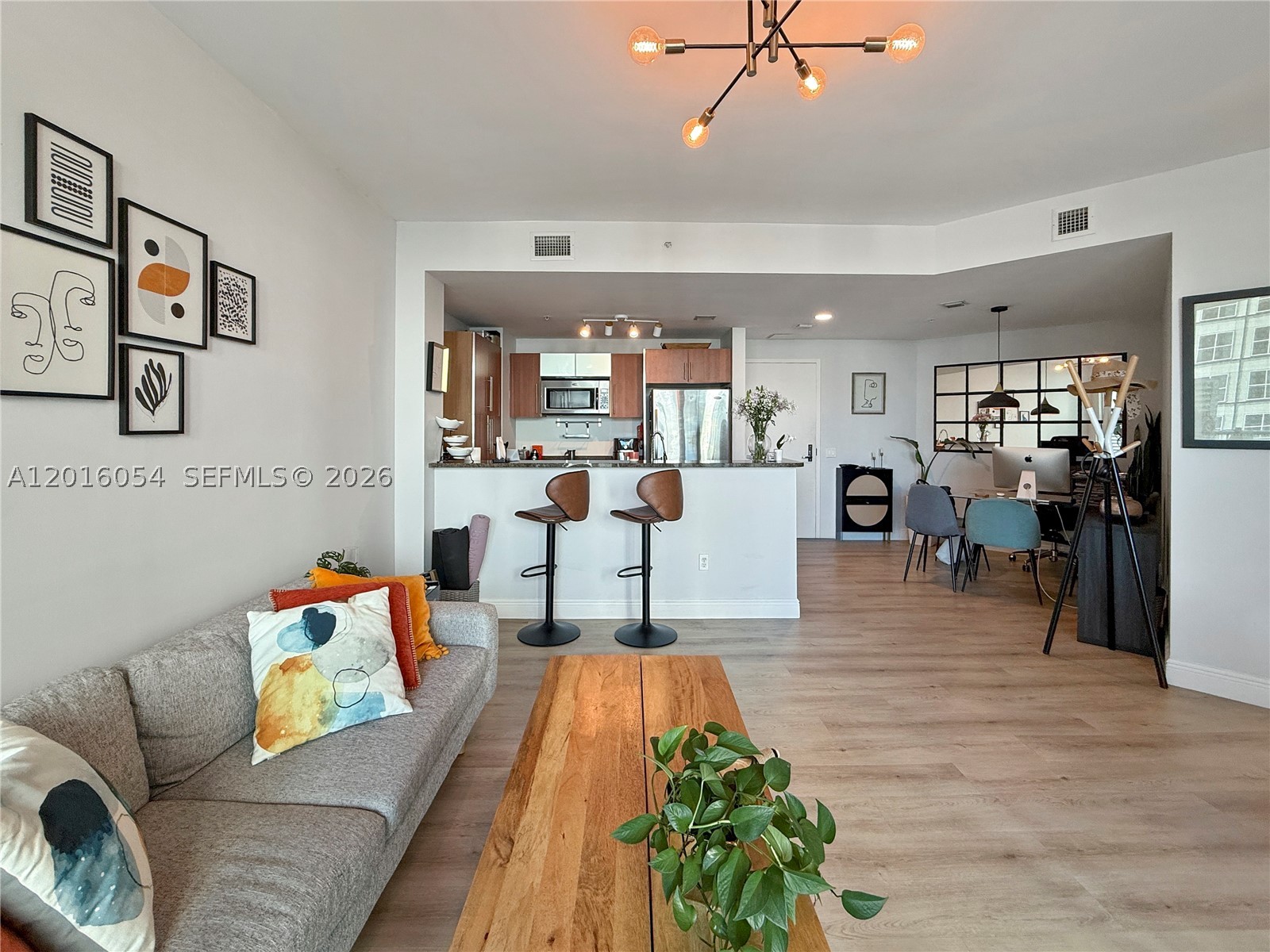 300 S Biscayne Blvd #T-1705, Miami FL 33131