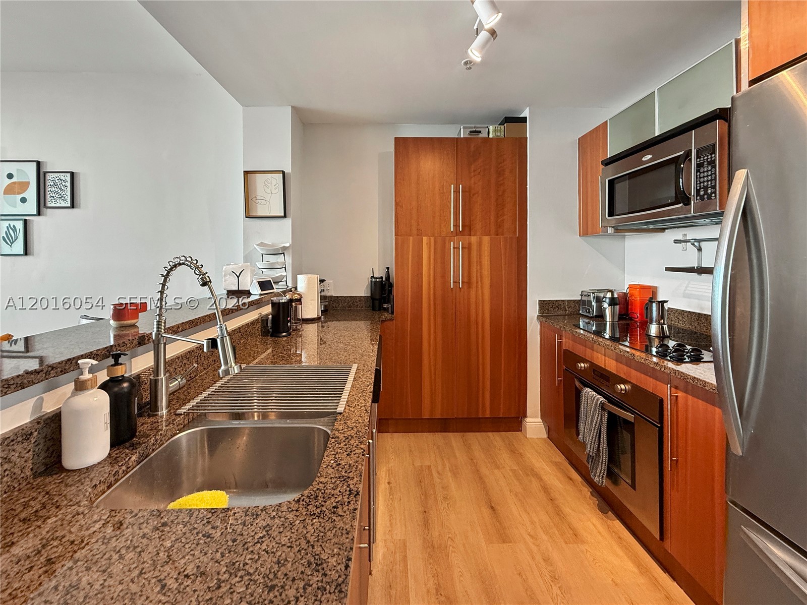 300 S Biscayne Blvd #T-1705, Miami FL 33131
