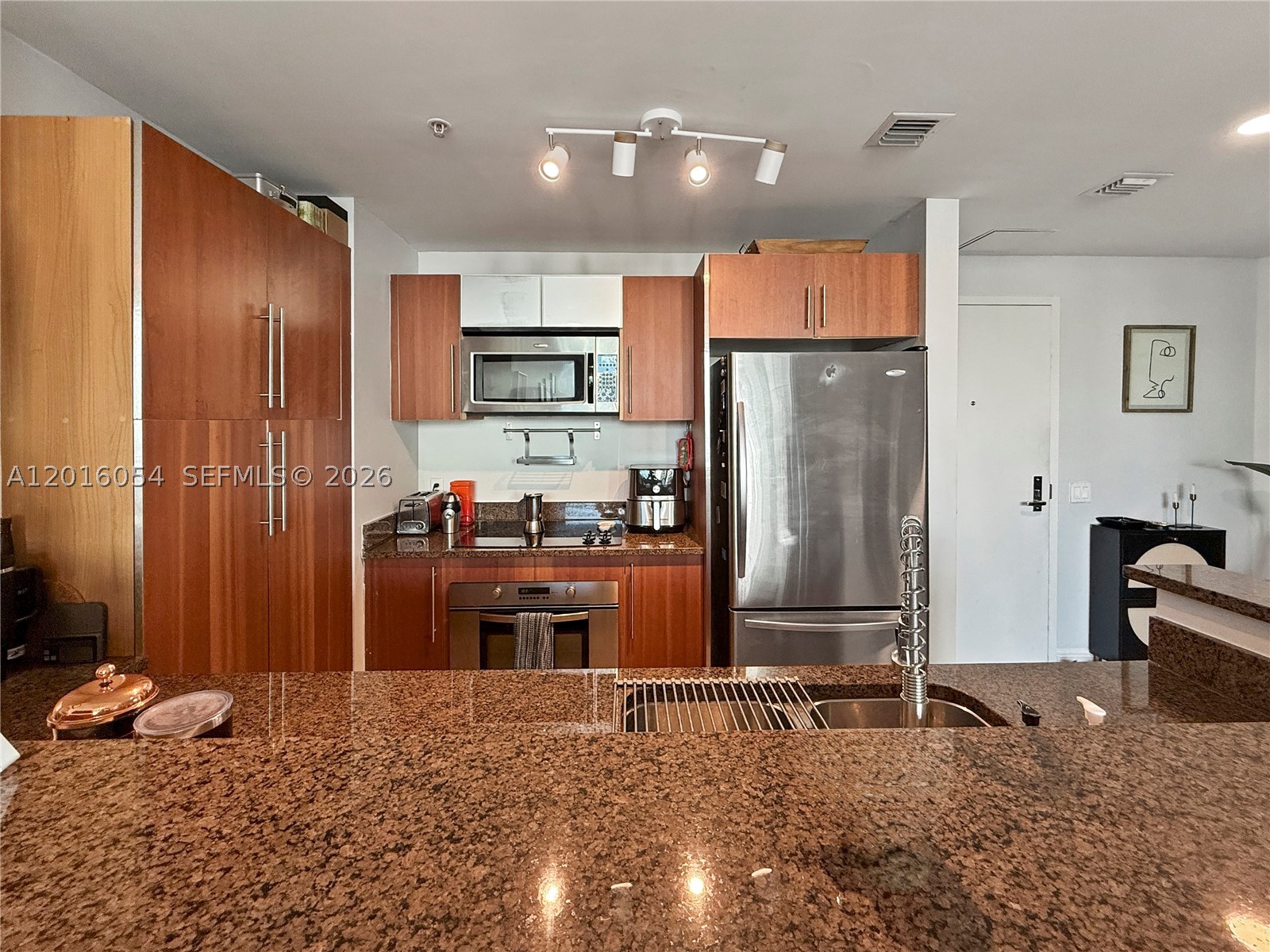 300 S Biscayne Blvd #T-1705, Miami FL 33131