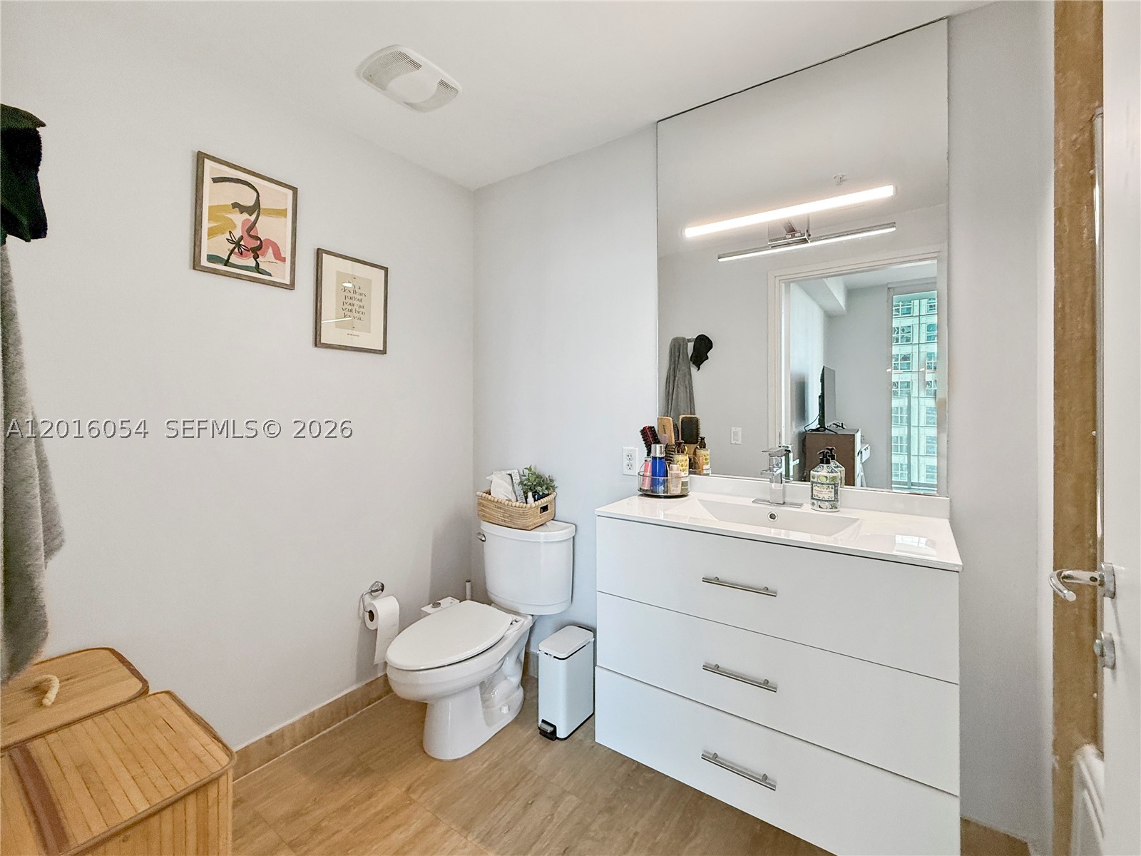300 S Biscayne Blvd #T-1705, Miami FL 33131