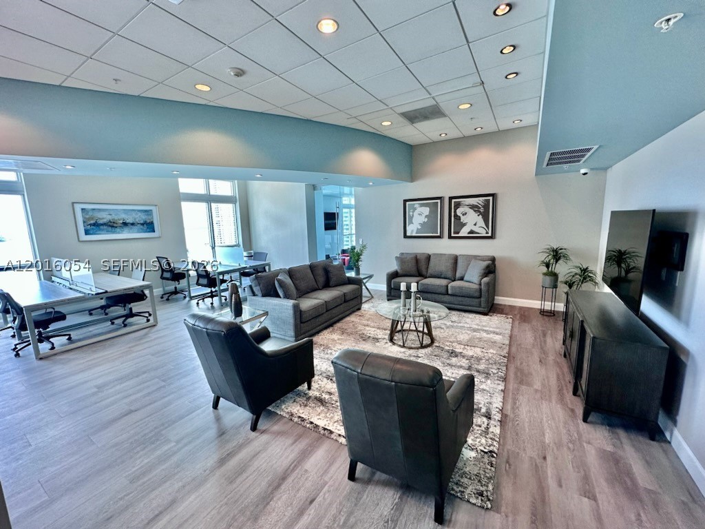 300 S Biscayne Blvd #T-1705, Miami FL 33131