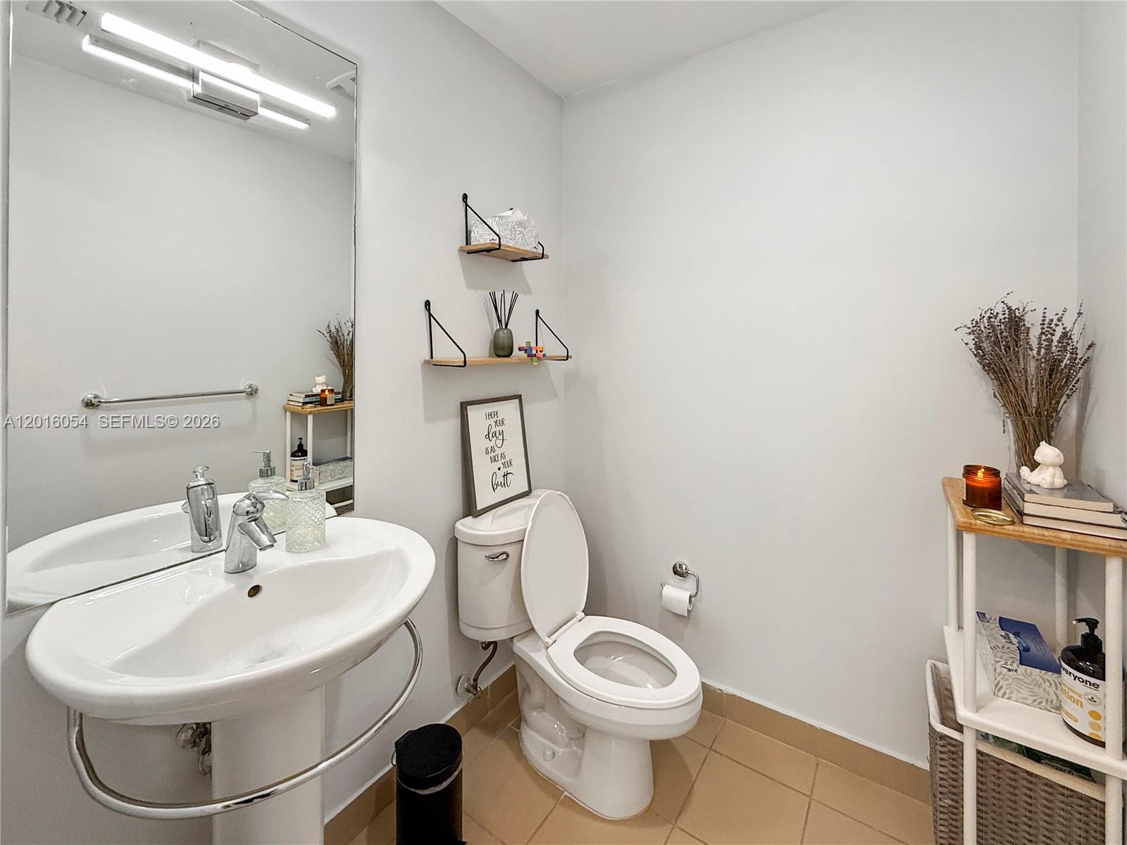 300 S Biscayne Blvd #T-1705, Miami FL 33131