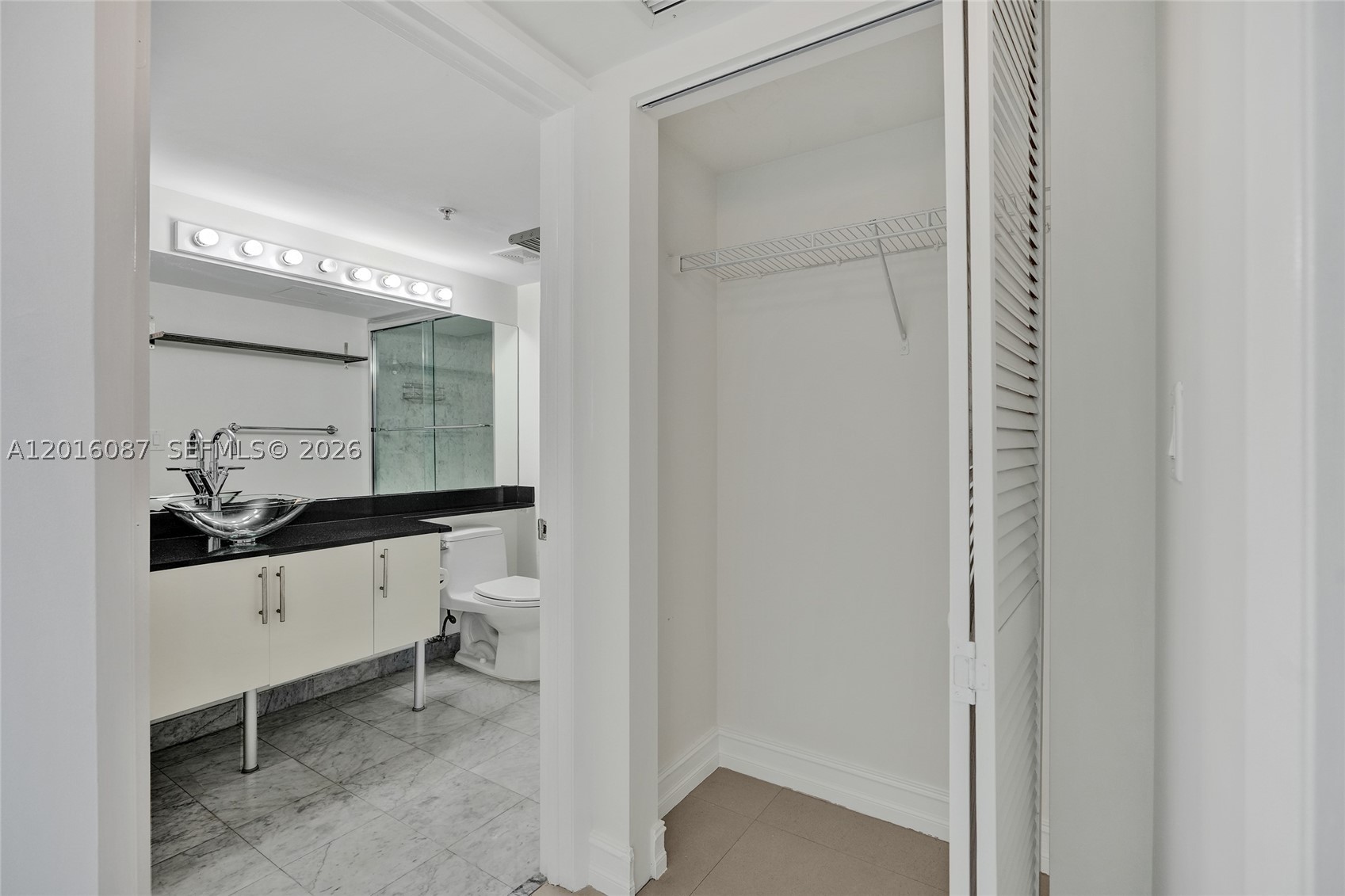 31 SE 5th St #2305, Miami FL 33131
