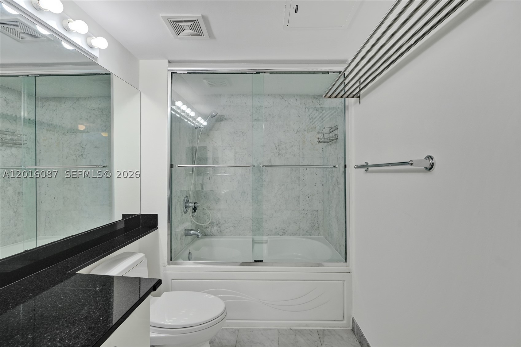 31 SE 5th St #2305, Miami FL 33131