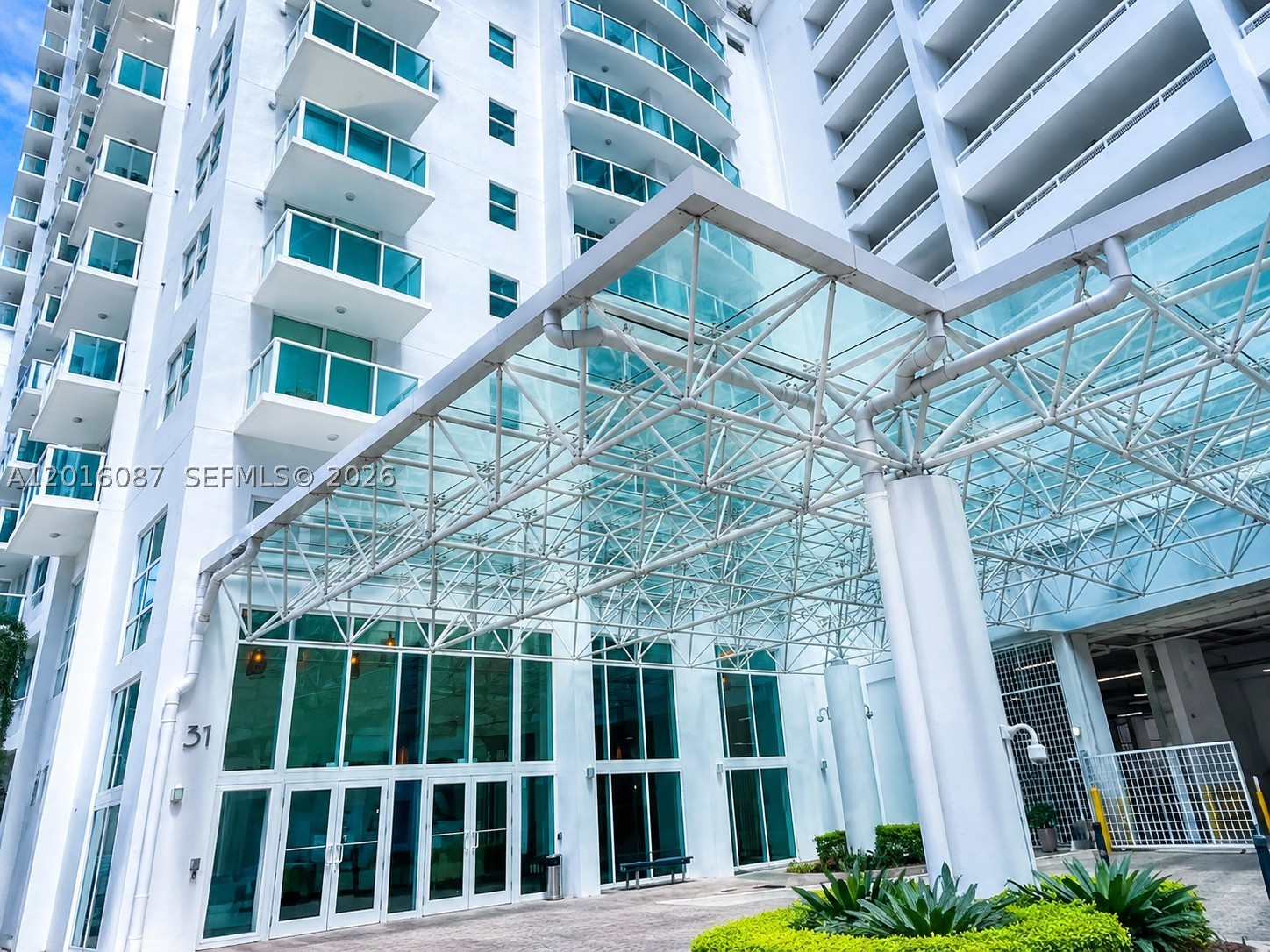 31 SE 5th St #2305, Miami FL 33131