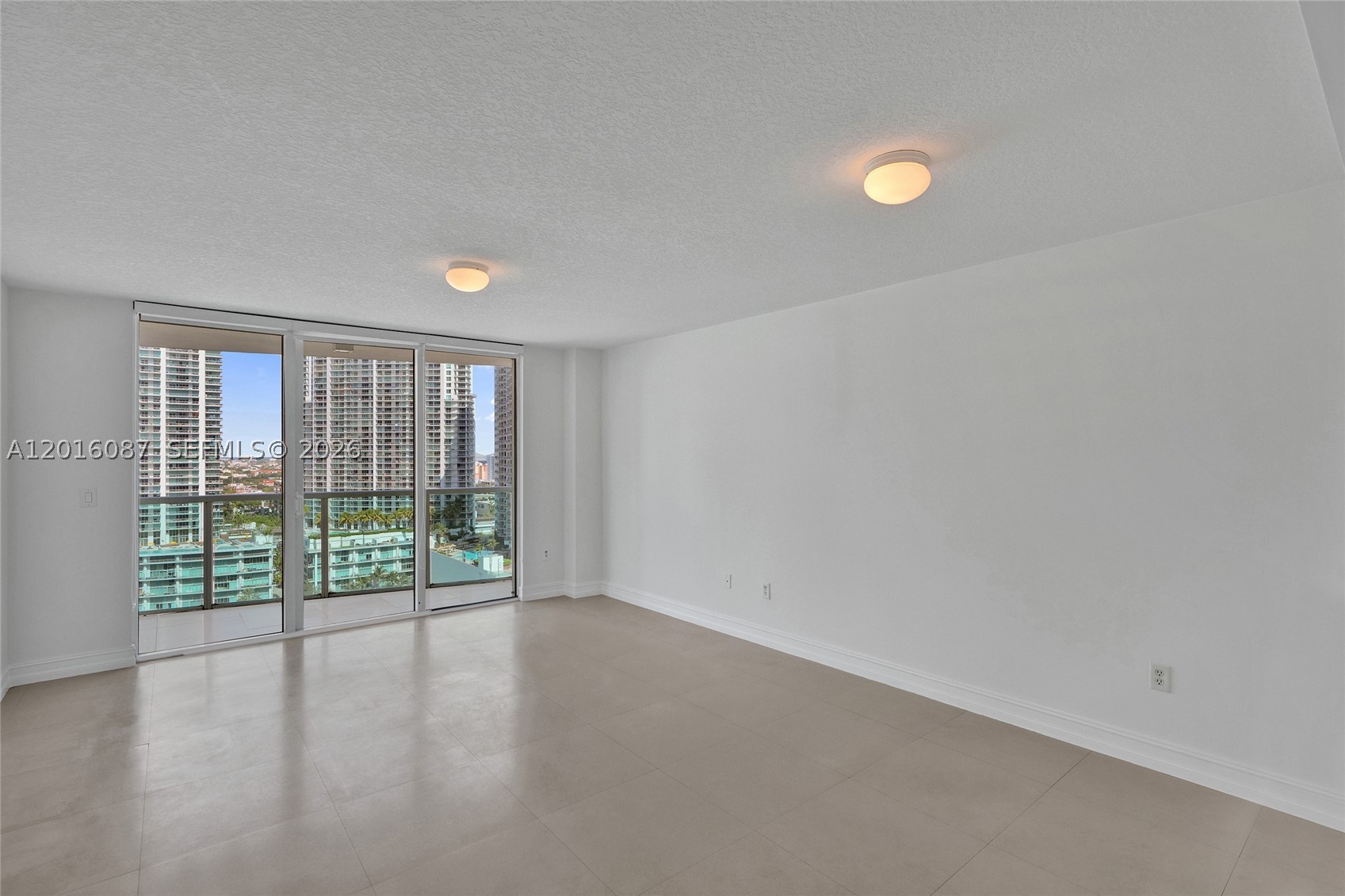 31 SE 5th St #2305, Miami FL 33131