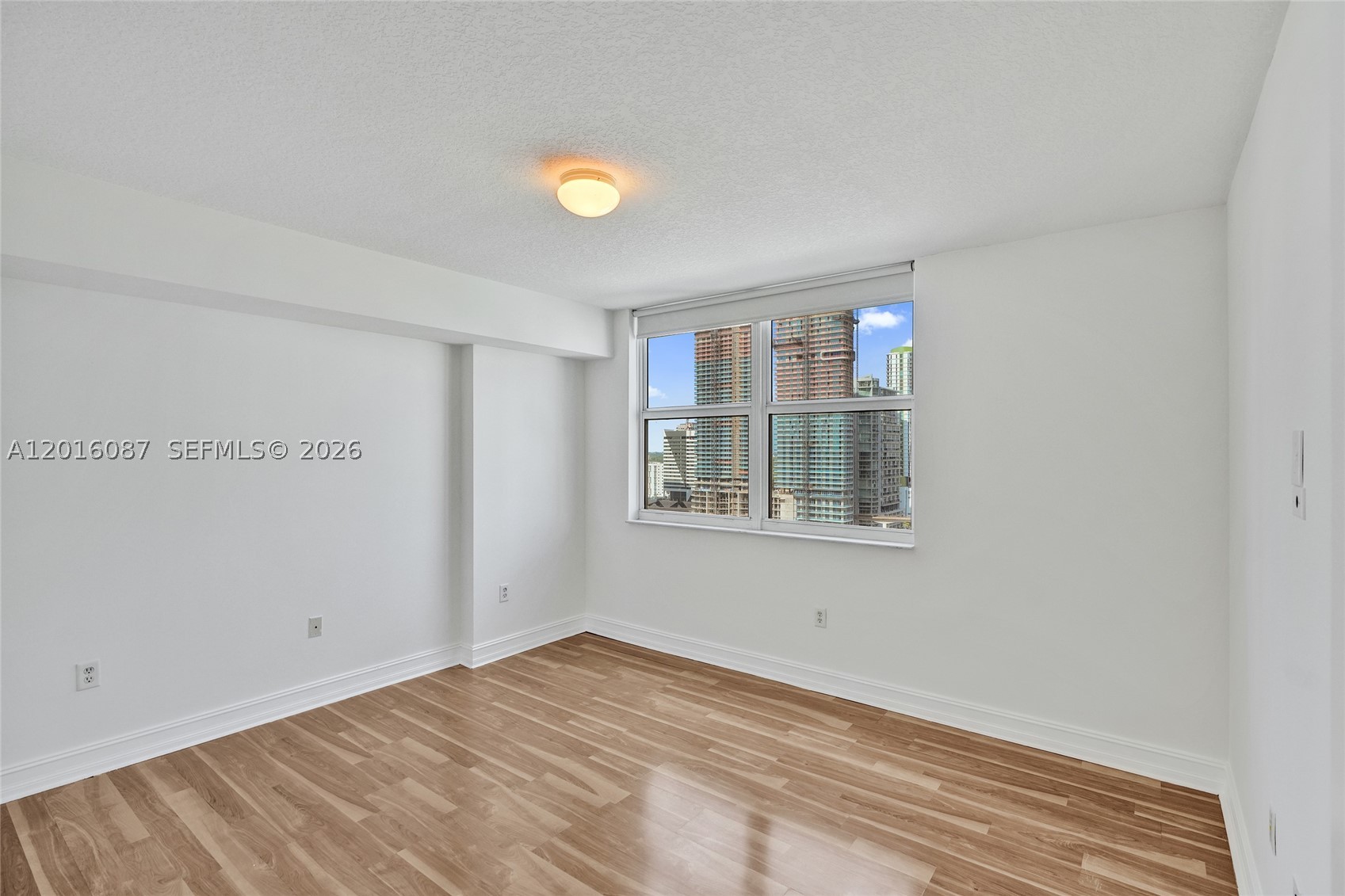 31 SE 5th St #2305, Miami FL 33131