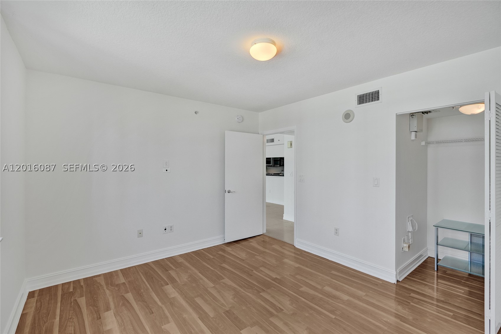 31 SE 5th St #2305, Miami FL 33131