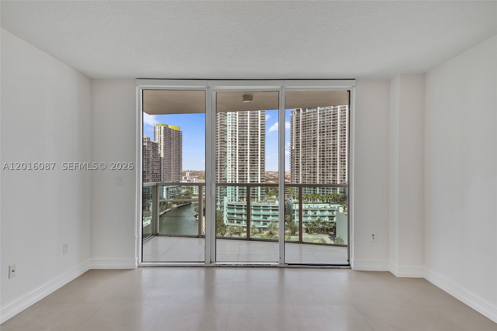 31 SE 5th St #2305, Miami FL 33131