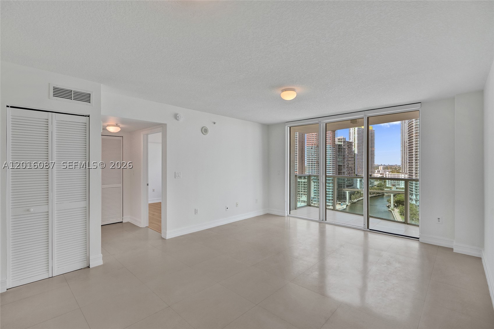 31 SE 5th St #2305, Miami FL 33131