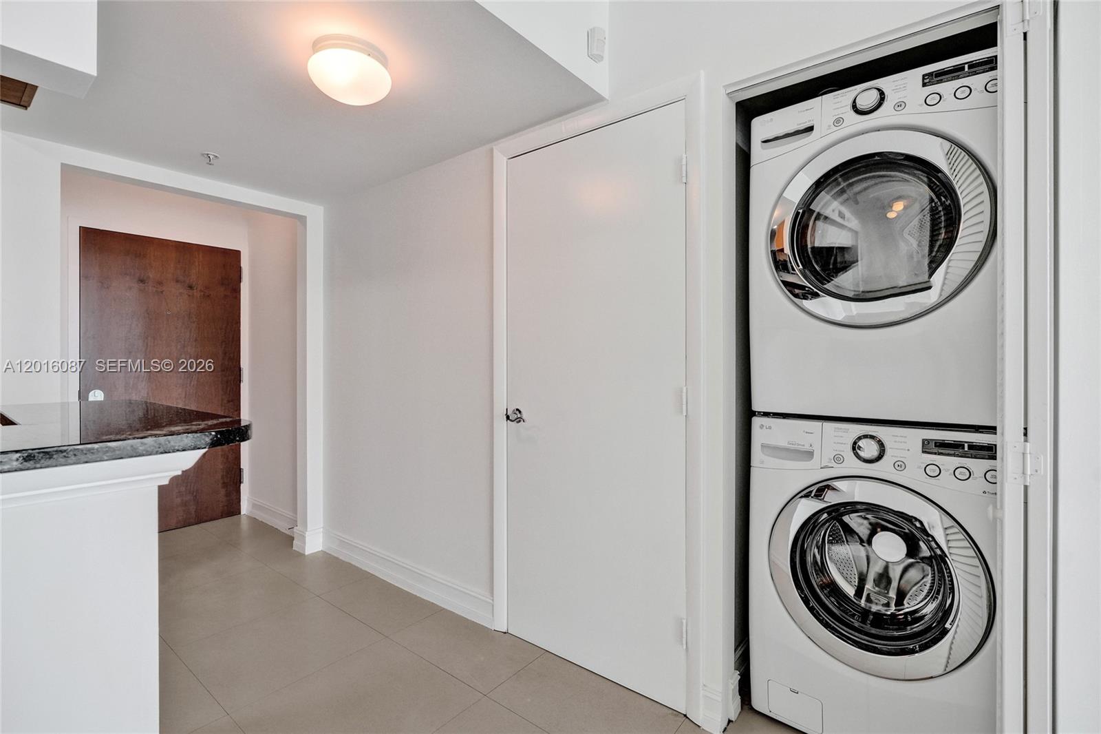 31 SE 5th St #2305, Miami FL 33131