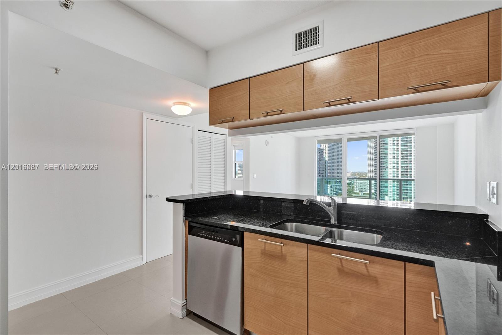 31 SE 5th St #2305, Miami FL 33131