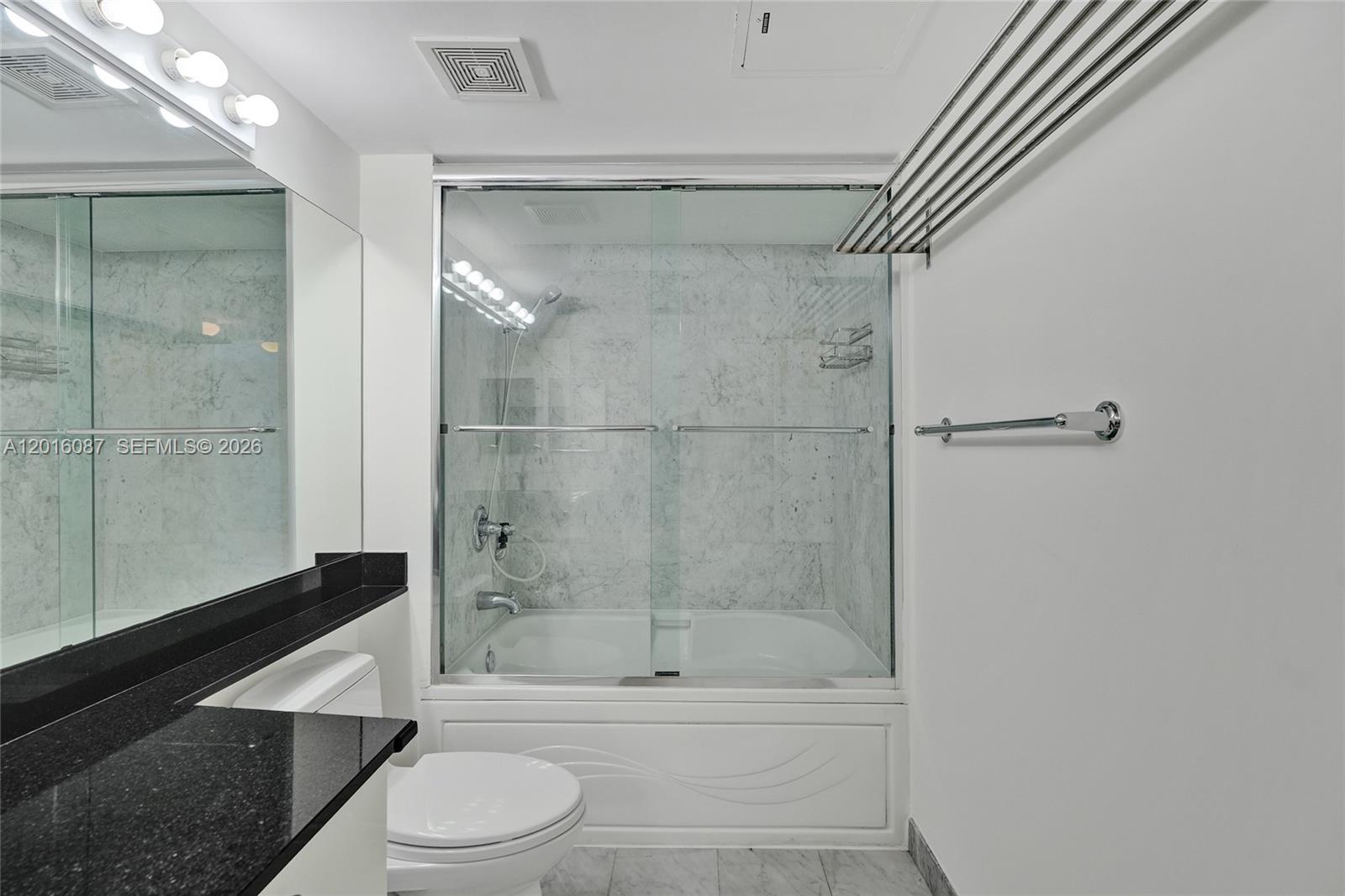 31 SE 5th St #2305, Miami FL 33131