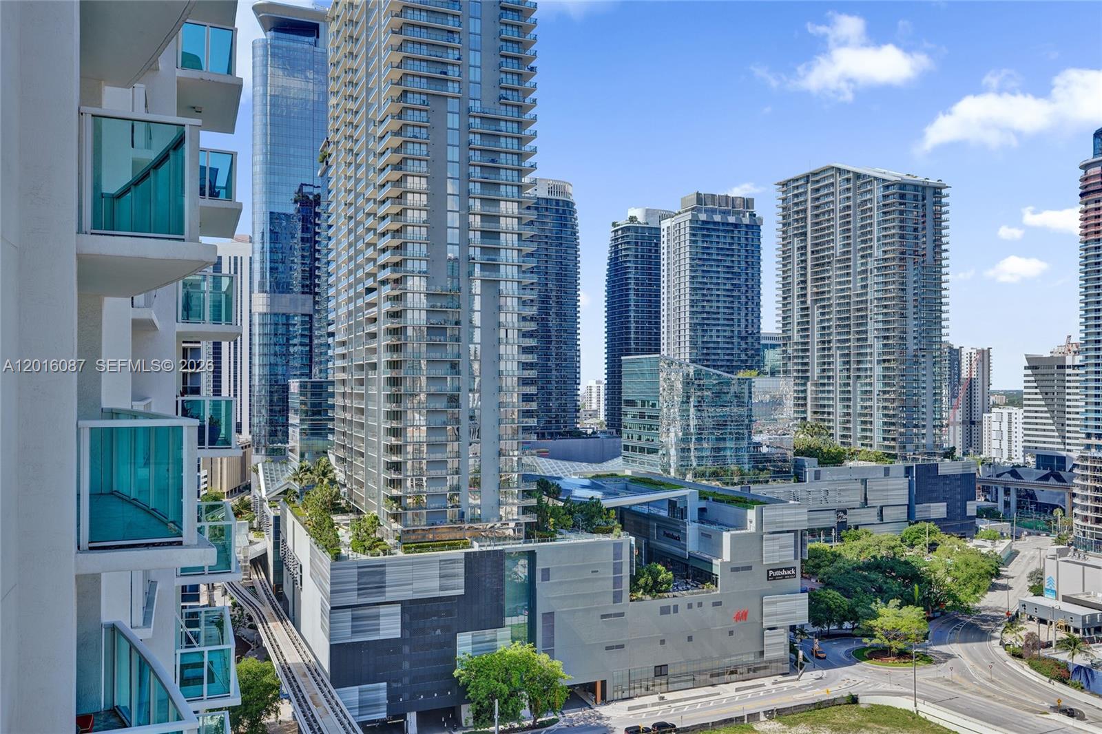 31 SE 5th St #2305, Miami FL 33131