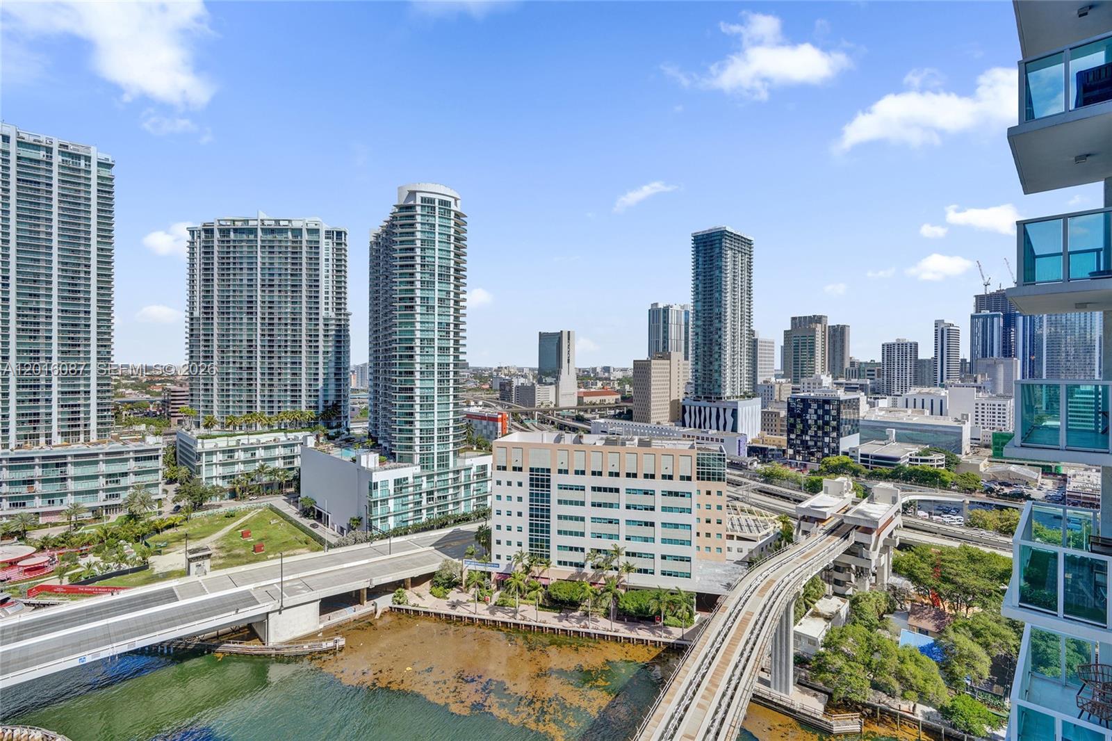 31 SE 5th St #2305, Miami FL 33131