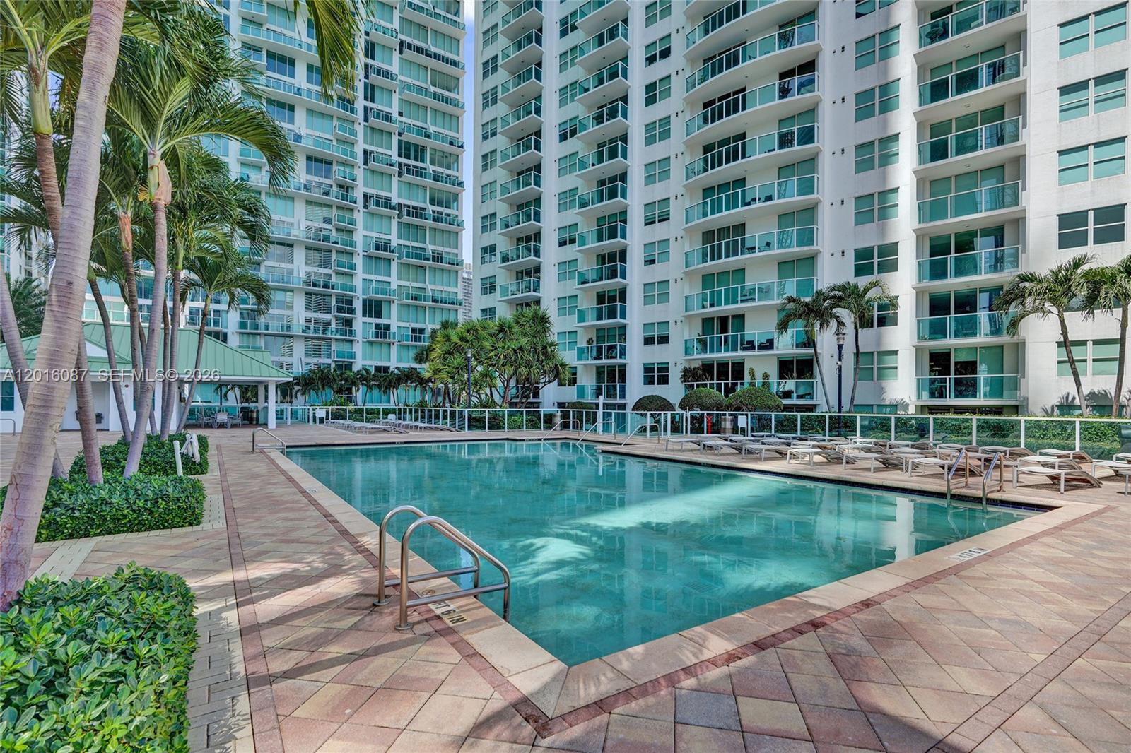 31 SE 5th St #2305, Miami FL 33131