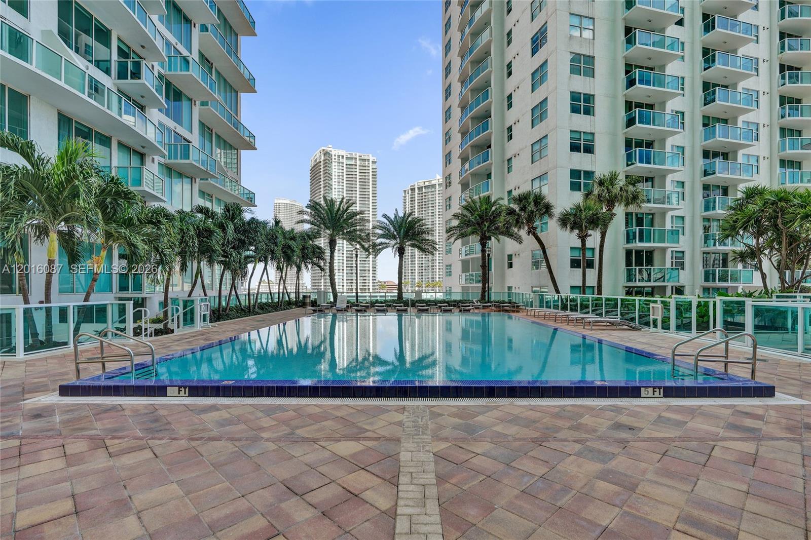 31 SE 5th St #2305, Miami FL 33131