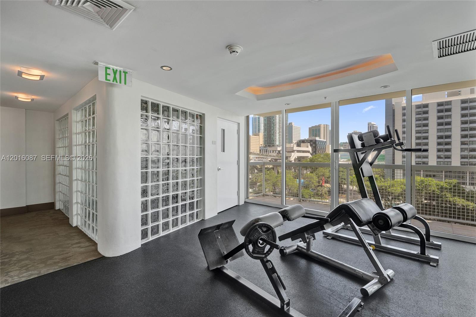 31 SE 5th St #2305, Miami FL 33131