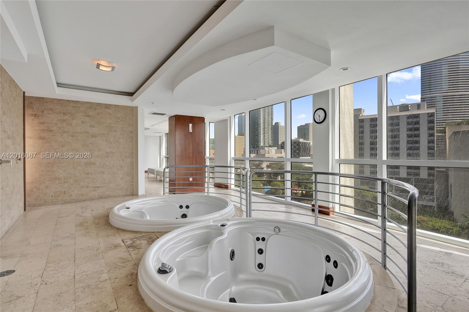 31 SE 5th St #2305, Miami FL 33131