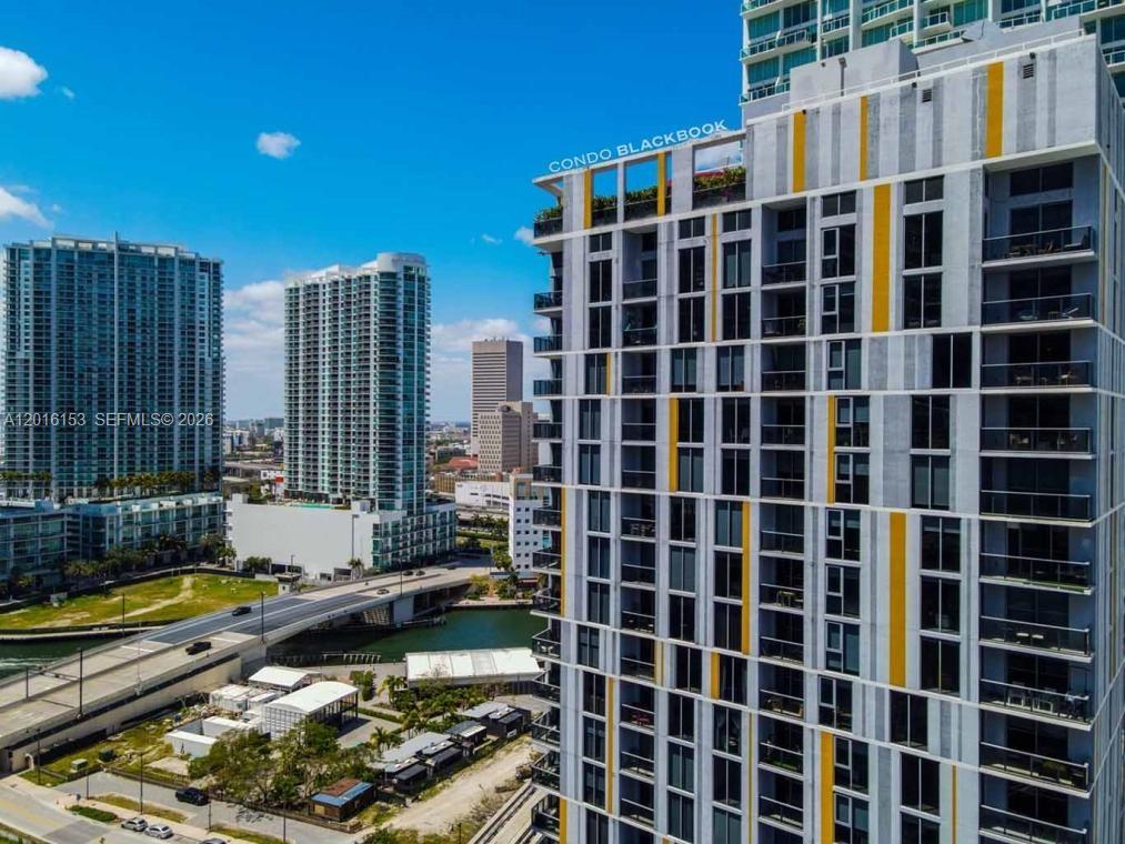 31 SE 6th St #1904, Miami FL 33131