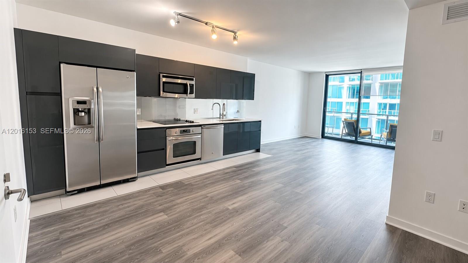 31 SE 6th St #1904, Miami FL 33131