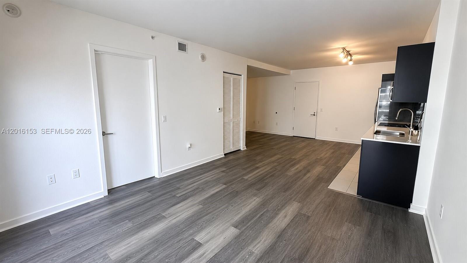 31 SE 6th St #1904, Miami FL 33131