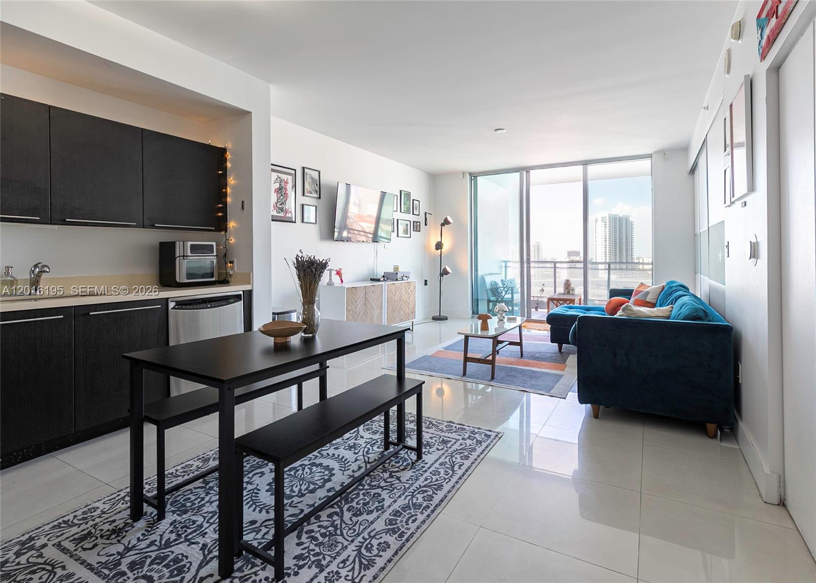 90 SW 3rd St #1611, Miami FL 33130
