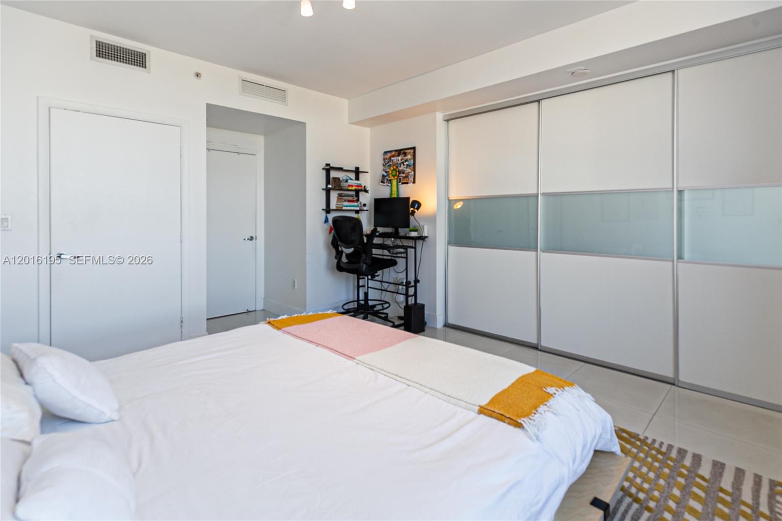 90 SW 3rd St #1611, Miami FL 33130