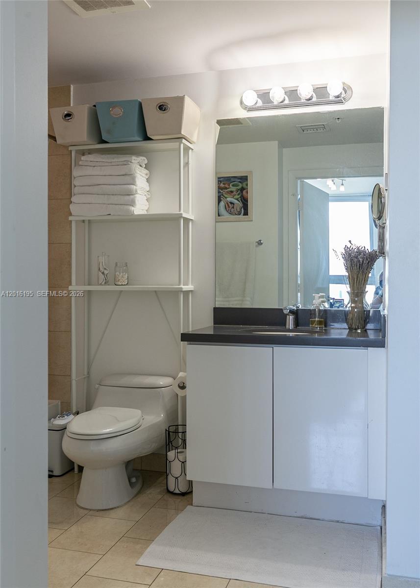 90 SW 3rd St #1611, Miami FL 33130